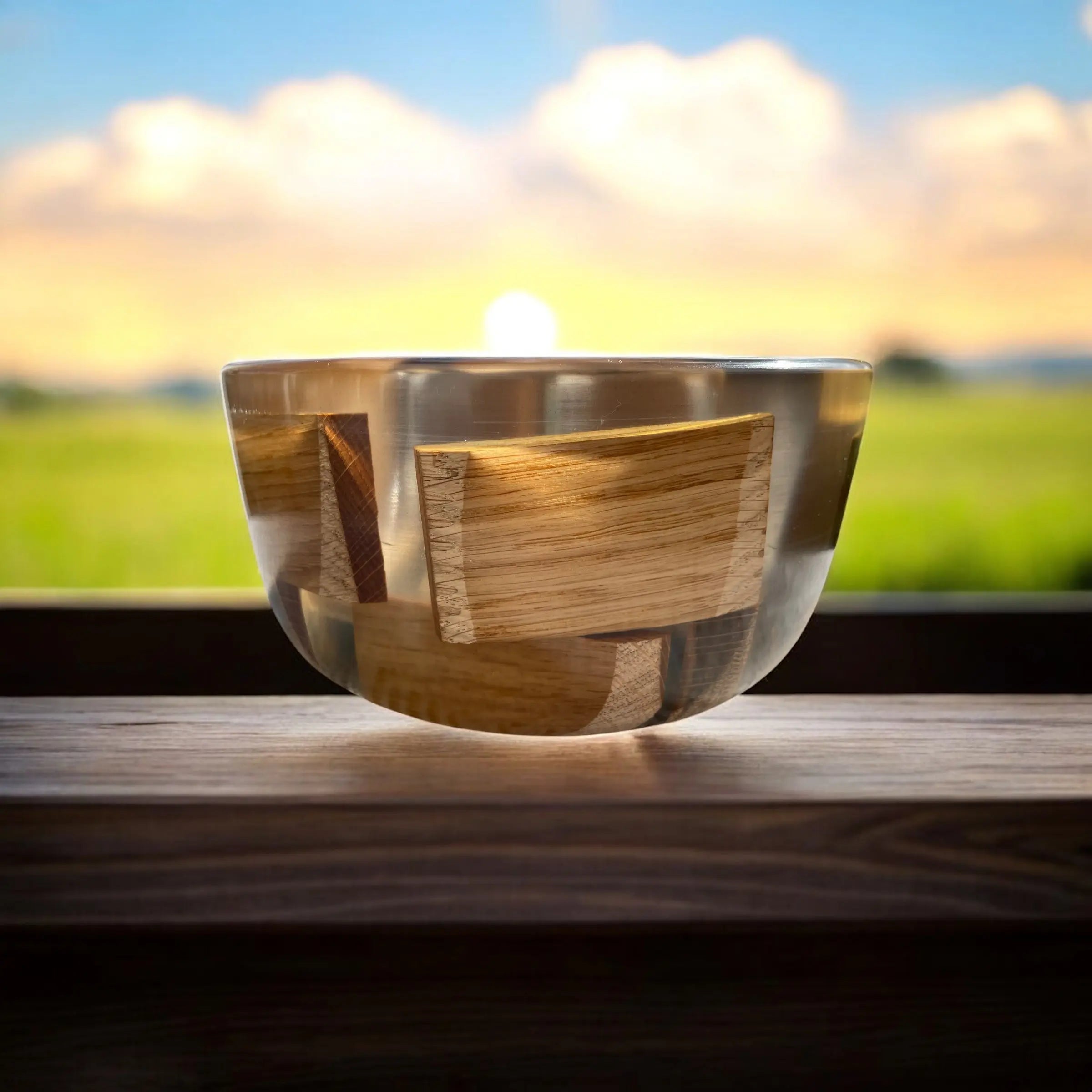 Håndlaget bolle i gjennomsiktig sort epoxy og eik – 18 cm Epoxy-Crafts