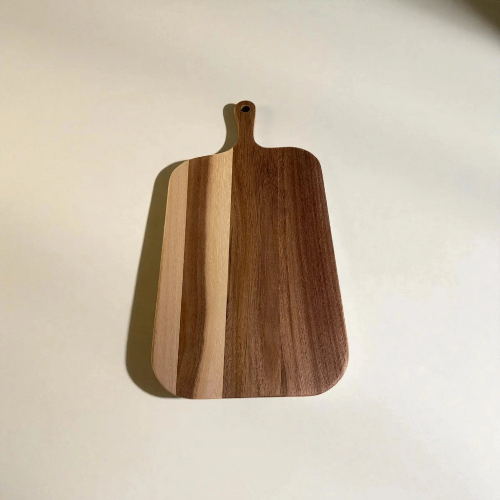 🪵 Klassisk Skjærebrett i Tre med Håndtak – Perfekt til Servering og Matlaging Epoxy-Crafts
