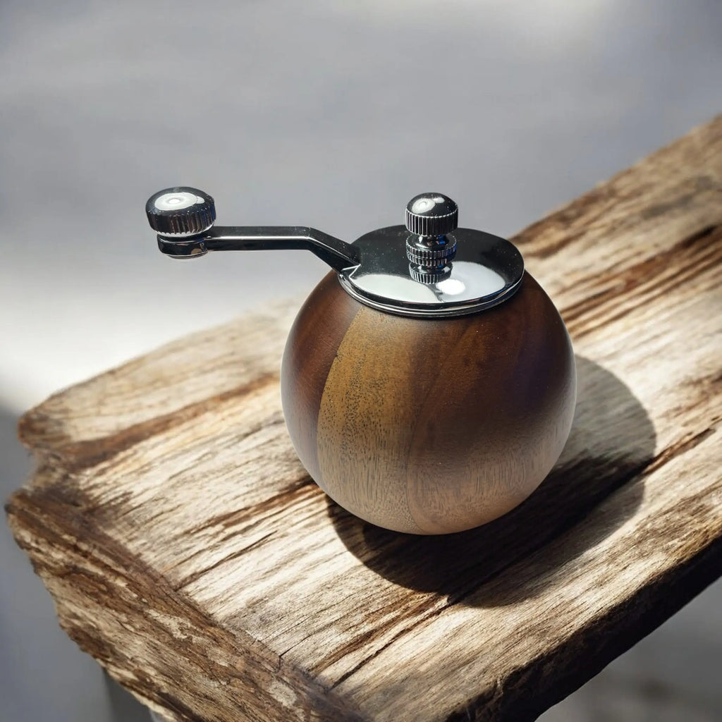 Rund pepperkvern i tre – Elegant krydderkvern med naturlig finish Epoxy-Crafts