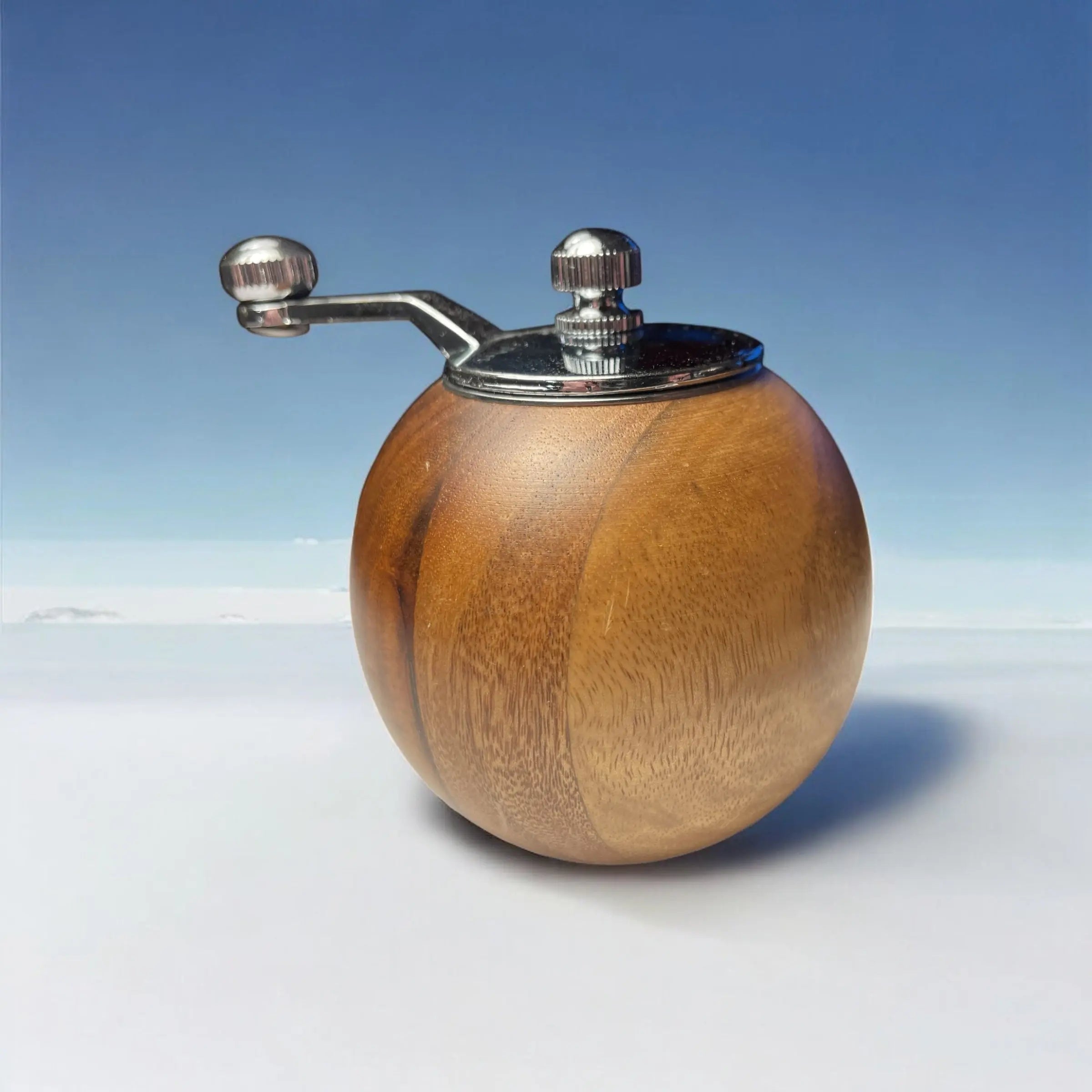 Rund pepperkvern i tre – Elegant krydderkvern med naturlig finish Epoxy-Crafts