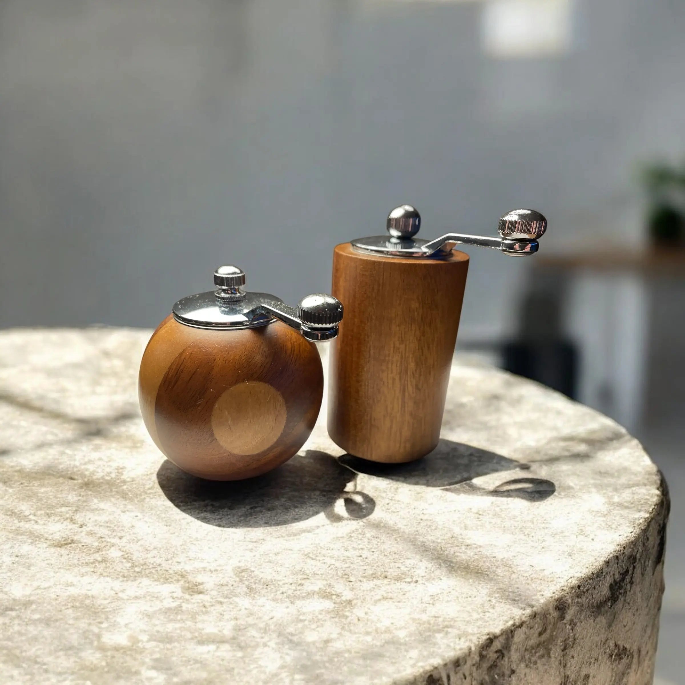 Rund pepperkvern i tre – Elegant krydderkvern med naturlig finish (Kopi) Epoxy-Crafts