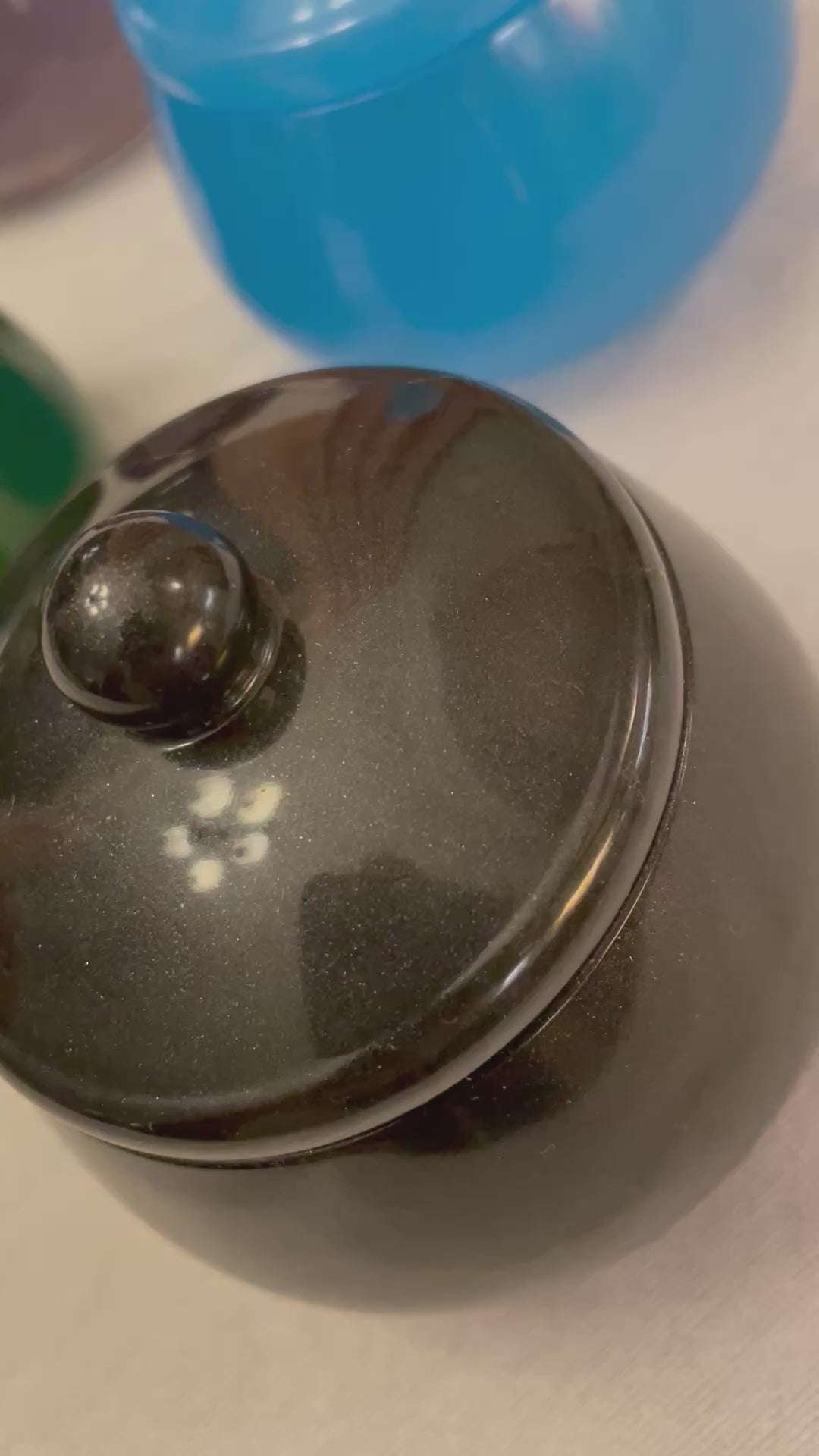 Håndlaget Liten Epoxy Krukke med Lokk